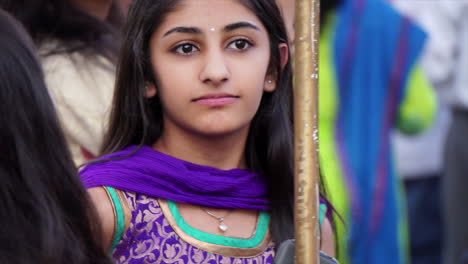 Adolescente-Hindú-En-El-Festival-De-Ganesh