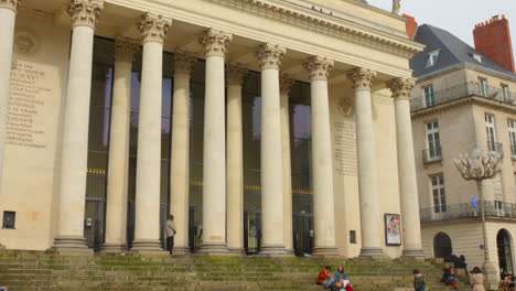 Tilt-down-shot-of-entrance-of-Théatre-Graslin-in-Nantes,-France