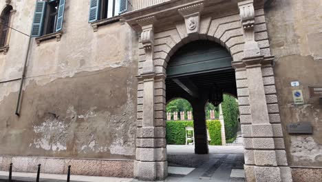 Entrance-from-the-street-to-gardens-Giusti-in-Verona-with-scooter-passing