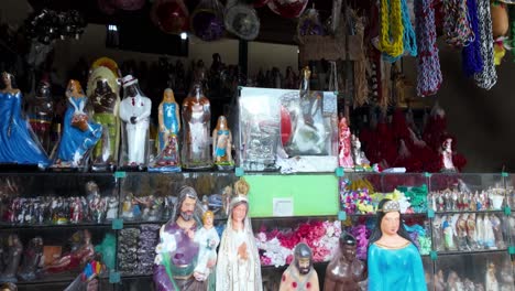 Brazil,-Belem,-The-Ver-o-Peso-Market-and-Surroundings:Pará-handicrafts-at-the-Ver-o-Peso-market,-traditional-art,-vibrant-colors,-and-local-craftsmanship