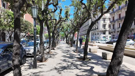 Explorando-Las-Calles-De-Bari,-Italia