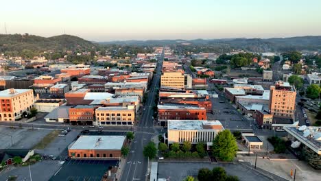 aerial-push-long-state-street-in-Bristol-Tennessee,-Virginia