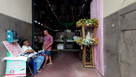 Brasil,-Belem,-El-Mercado-De-Ver-o-peso-Y-Sus-Alrededores:entrando-Al-Mercado-De-Ver-o-peso,-El-Ambiente-Vibrante,-Los-Puestos-Diversos-Y-El-Rico-Patrimonio-Cultural