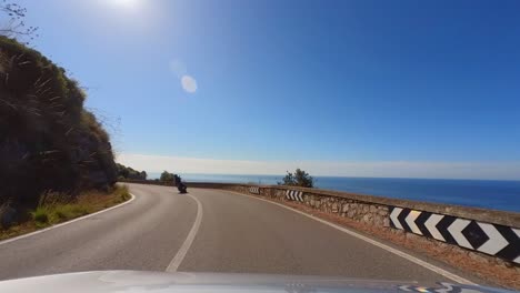 La-Costa-Italiana-De-Amalfi-Desde-La-Ventanilla-De-Un-Coche,-La-Región-De-Campania,-Italia,-Europa