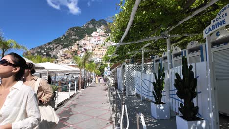 People-Walking-on-the-Promenade-of-Positano-Beach,-Amalfi-Coast,-Campania-Region,-Italy,-Europe