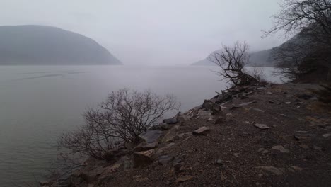 Mysterious,-beautiful,-foggy-rainy-day-over-the-Hudson-river-in-New-York's-Hudson-Valley