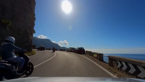 Pov-Conduciendo-Por-Carreteras-Pintorescas-De-La-Costa-De-Amalfi,-Región-De-Campania,-Italia,-Europa