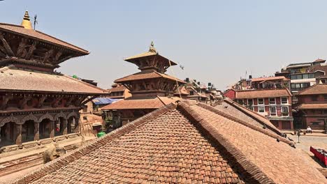 Blick-über-Die-Dachziegel-Des-Tempels-Auf-Dem-Patan-Darbar-Square