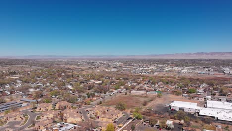 High-elevation-drone-shot-over-homes-and-businesses-in-Grand-Junction,-Colorado