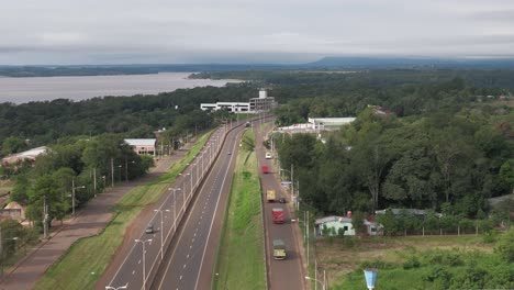 Imágenes-Aéreas-De-Alta-Calidad-Que-Muestran-La-Moderna-Infraestructura-Urbana-De-Posadas,-Misiones,-Parques,-Ríos-Y-Paisajes-Escénicos.