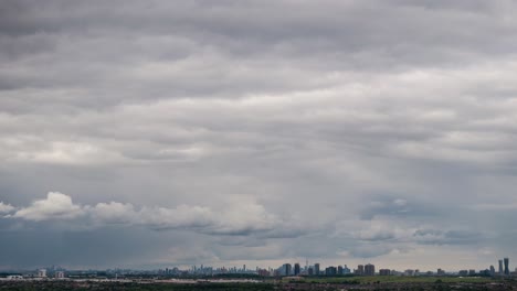 Gewitterwolken-Bilden-Sich-über-Der-Skyline-Von-Meadowvale-In-Ontario,-Kanada,-Aufgenommen-Im-Zeitraffer