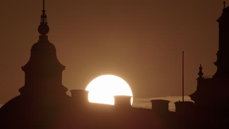 Yellow-orb-of-sun-rises-over-Old-Parliament-House-on-Riddarholmen-Stockholm