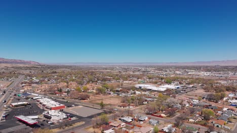 Drone-shot-high-up-over-Grand-Junction,-Colorado