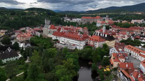 Český-Krumlov,-Bohemia-Del-Sur,-República-Checa,-Julio-De-2023