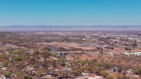 Teleobjetivo-Teledirigido-De-Un-Puente-En-Grand-Junction,-Colorado