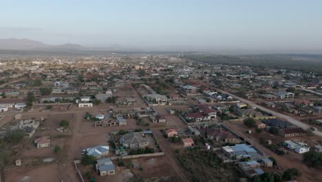 Vista-Aérea-De-Un-Municipio-Rural-Con-Cientos-De-Casas-Residenciales.