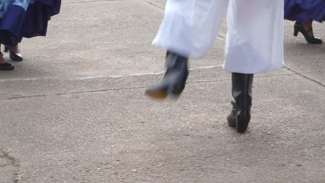 Primer-Plano-De-Las-Piernas-De-Bailarines-Interpretando-Una-Chacarera,-Danza-Folclórica-Tradicional-Argentina.