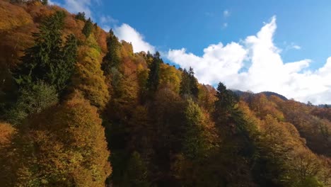 Vuelo-Aéreo-De-Drones-Sobre-El-Lago-De-Suiza