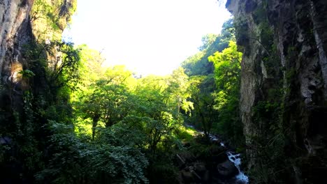 Wunderschöne-Luftaufnahme-Mit-Drohne-Auf-Dem-Wasserfall-Texolo-In-Der-Nähe-Der-Magischen-Stadt-Xico,-Veracruz,-Mexiko