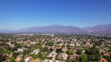 Drone-4k-Vuela-Sobre-Arcadia-California-Mountain-View-Con-Mansión-Inmobiliaria