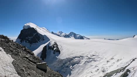 Blick-Auf-Einen-Berg,-Umgeben-Von-Schweizer-Alpen