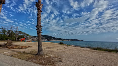 Punto-De-Vista-Del-Pasajero-De-Conducción-Lenta-En-La-Costa-Del-Mar,-Hermoso-Paisaje-Natural