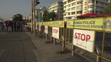 Barricadas-Metálicas-De-La-Policía-De-Mumbai-En-Marine-Drive-Beach