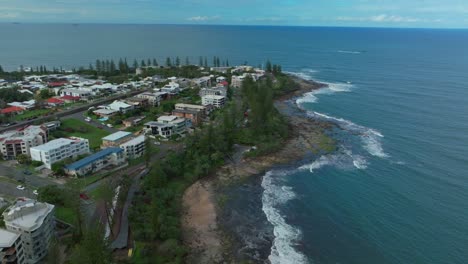 Sunshine-Coast-Kings-Beach-Luftbild-Drohne-Sommer-Herbst-Australien-Australier-Australier-Atemberaubend-Schön-Schroffe-Küste-Queensland-Caloundra-Bribie-Island-Gebäude-Nachbarschaft-Vorwärtsbewegung