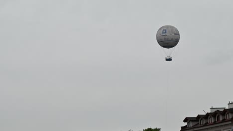 Globo-Turístico-En-Cracovia,-Polonia.