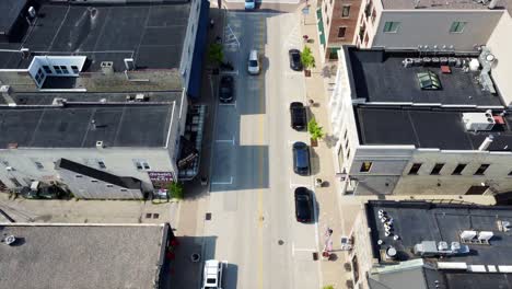 El-Centro-De-Port-Washington,-Wisconsin;-Vista-Aérea-De-La-Calle-4k