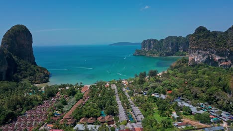 Paisaje-Idílico-De-La-Playa-Railay-En-Krabi,-Tailandia---Disparo-Aéreo-De-Drones