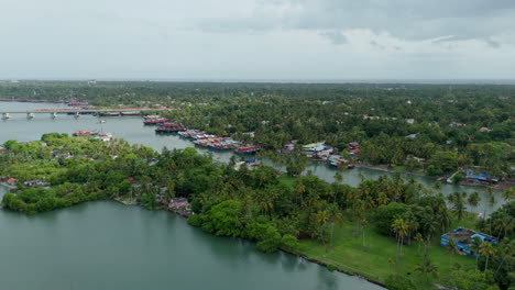 Kollam-Inseln-Im-Ashtamudi-See,-Sambranikodi-Und-Umliegende-Inseln,-Drohnenaufnahmen