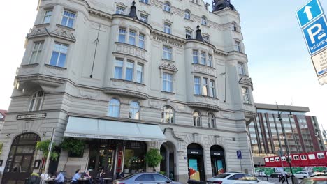 Elegant-residential-building-in-the-center-of-Prague
