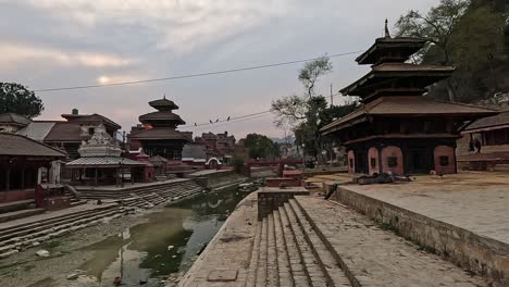 Con-Vistas-A-La-Zona-Del-Templo-Bashuki-Nag-En-Panauti-Panauti-Ghat,-Plaza-Panauti-Durbar