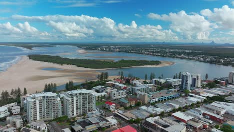 Bribie-Isla-Reyes-Playa-Sol-Costa-Aéreo-Zumbido-Verano-Otoño-Otoño-Invierno-Australia-Australiano-Australiano-Maravilloso-Hermosa-Calles-Arenosas-Edificios-Carros-Queensland-Caloundra-Movimiento-Hacia-Adelante