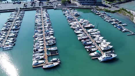 Boats-Docked-In-The-Marina-Of-Port-Washington-Harbor,-Wisconsin