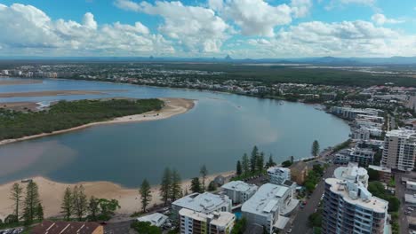 Bribie-Island-Kings-Beach-Sunshine-Coast-Glass-House-Mountains-Luftbild-Drohne-Sommer-Herbst-Winter-Australien-Australisch-Aussie-Atemberaubend-Schön-Sandig-Queensland-Caloundra-Kreis-Rechts-Bewegung