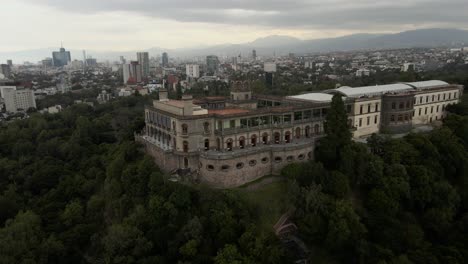 -Castillo-De-Chapultepec,-Palacio-Real-Histórico-De-La-Ciudad-De-México-Aéreo,-América-Del-Norte