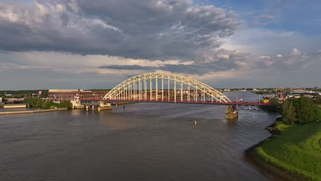 Hendrik-Ido-Ambacht-bridge-,-river-Noord,-Netherlands