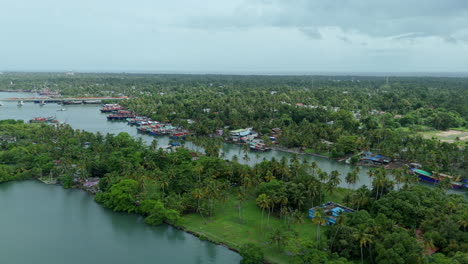 Kollam-Inseln-Im-Ashtamudi-See,-Sambranikodi-Und-Umliegende-Inseln,-Drohnenaufnahmen