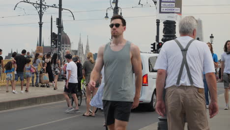 Crowded-streets-of-Budapest-in-summer-with-parliament-in-background