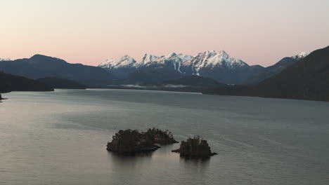 Sonnenaufgang-Am-Nimpkish-Lake:-Ein-Meisterwerk-Der-Natur-Auf-Vancouver-Island