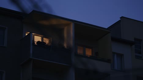 Balkon-Im-Schwachen-Abendlicht