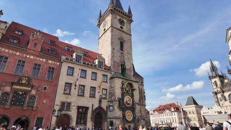 Prague-Astronomical-Clock-and-Tourists-on-the-Old-Town-Square-in-Prague