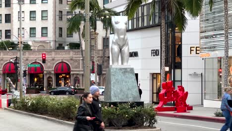 Beverly-Hills-Torso-Als-Fußgänger-Zu-Fuß-Durch-Gehobenen-Rodeo-Drive