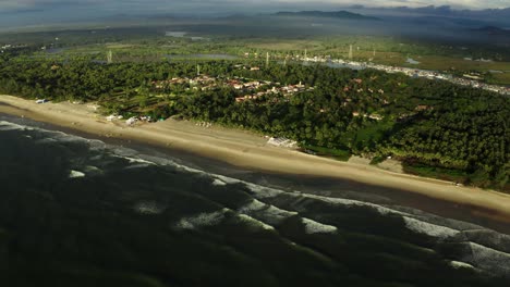 Harmal-Beach-Resort-Und-Big-Seeds-Befinden-Sich-Und-Auf-Der-Rückseite-Viele-Berge-Und-Viele-Büsche