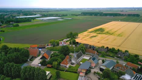 Die-Historische-Dorfkirche-Von-Cillaarshoek-In-Den-Niederlanden,-Gegründet-Im-Jahr-1838,-Charmante-Hallenkirche-Mit-Dachturm