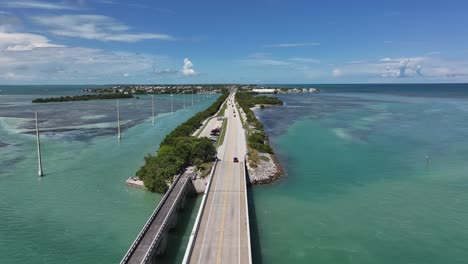 Vista-Aérea-De-Las-Carreteras-De-Los-Cayos-De-Florida