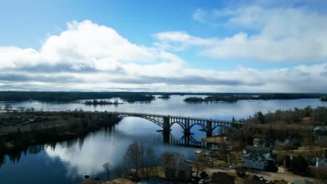 Una-Toma-Paisajística-Del-Puente-Del-Canal-Keewatin-En-Kenora-Ontario