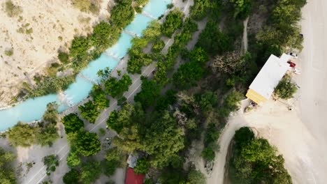 Top-down-dolly-in-aerial-overlooking-the-Tolantongo-River-Resort-in-Mexico